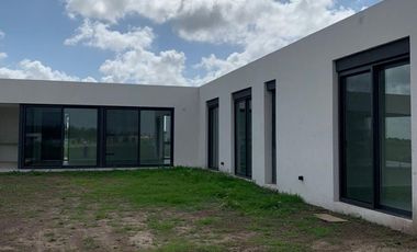 Casa De 4 Amb. Barrio Privado   Las Magdalenas  Canning