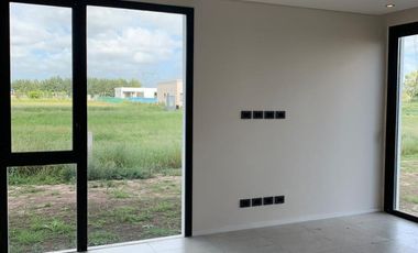 Casa De 4 Amb. Barrio Privado   Las Magdalenas  Canning