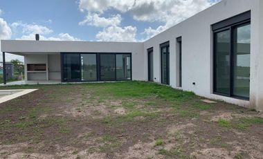 Casa De 4 Amb. Barrio Privado   Las Magdalenas  Canning