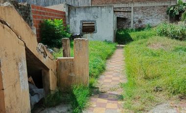 CASA 5 AMBIENTES A RECICLAR SOBRE LOTE 8..66 X 36 TIENE PLANOS APROBADOS ESCUCHA PROPUESTA
