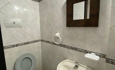 DUPLEX 4 AMBIENTES EN 2 PLANTAS CON COCHERA PROPIA Y PATIO, EXCELENTE ESTADO Y UBICACIÓN, VILLA LUZURIAGA