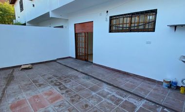 DUPLEX 4 AMBIENTES EN 2 PLANTAS CON COCHERA PROPIA Y PATIO, EXCELENTE ESTADO Y UBICACIÓN, VILLA LUZURIAGA