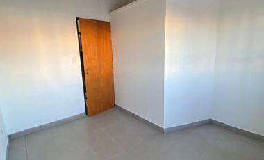 DUPLEX 4 AMBIENTES EN 2 PLANTAS CON COCHERA PROPIA Y PATIO, EXCELENTE ESTADO Y UBICACIÓN, VILLA LUZURIAGA
