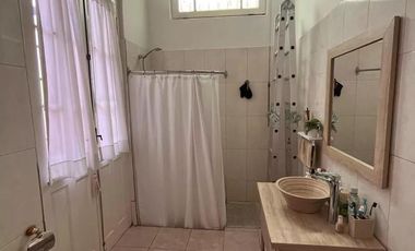 VENTA PH 4 AMBIENTES AL FONDO CON PATIO - MORON