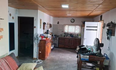 ANISACATE - PROPIEDAD CON PISCINA