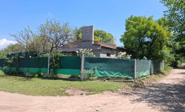 ANISACATE - PROPIEDAD CON PISCINA