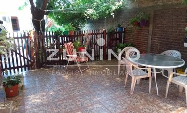 Casa de cuatro ambientes a la venta en José C Paz