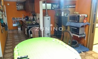 Casa de cuatro ambientes a la venta en José C Paz
