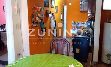 Casa de cuatro ambientes a la venta en José C Paz