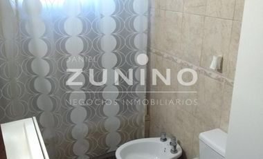Casa de cuatro ambientes a la venta en José C Paz