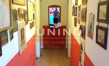 Casa de cuatro ambientes a la venta en José C Paz