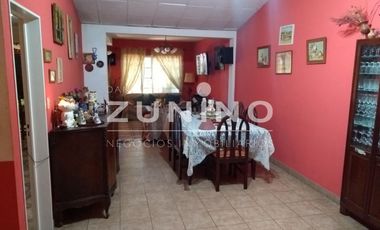 Casa de cuatro ambientes a la venta en José C Paz