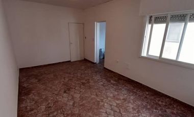 Excelente Departamento de 2 ambientes. San Justo centro