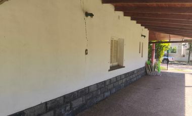 VENTA EN SAN JOSE (ER) - AMPLIA VIVIENDA CON QUINCHO