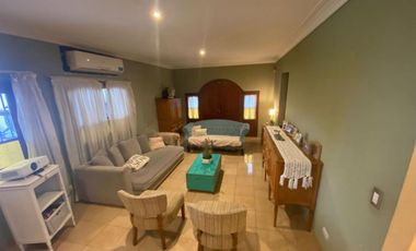 Casa de cinco ambientes a la venta en José C Paz, APTO CREDITO