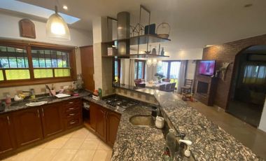 Casa de cinco ambientes a la venta en José C Paz, APTO CREDITO