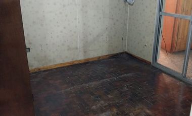 Casa centrica y a 2 cuadras de la Estacion con dos locales