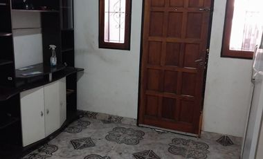 Casa centrica y a 2 cuadras de la Estacion con dos locales