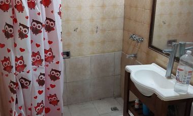 Casa centrica y a 2 cuadras de la Estacion con dos locales