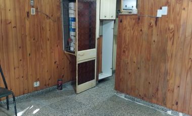 Casa centrica y a 2 cuadras de la Estacion con dos locales