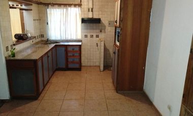 ALQUILER-CASA 4 DORMITORIOS CON COCHERA-BARRIO MUNICIPAL-LAS HERAS