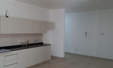 Se alquila amplio departamento en zona centro