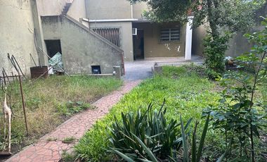 Casa con gran jardin y terraza