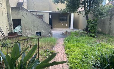 Casa con gran jardin y terraza