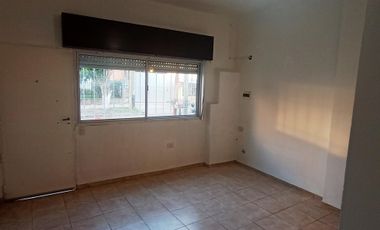 Monoambiente, independiente al frente. SIN EXPENSAS