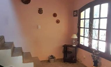 EXCELENTE CASA 4 AMBIENTES EN DOS PLANTAS - LOTE PROPIO - MORON SUR