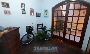 EXCELENTE CASA 4 AMBIENTES EN DOS PLANTAS - LOTE PROPIO - MORON SUR