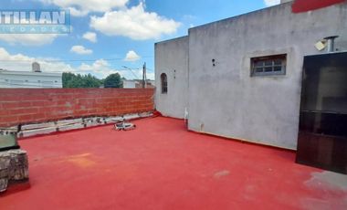 EXCELENTE CASA 4 AMBIENTES EN DOS PLANTAS - LOTE PROPIO - MORON SUR