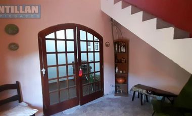 EXCELENTE CASA 4 AMBIENTES EN DOS PLANTAS - LOTE PROPIO - MORON SUR