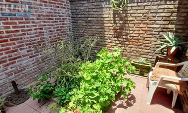 EXCELENTE CASA 4 AMBIENTES EN DOS PLANTAS - LOTE PROPIO - MORON SUR