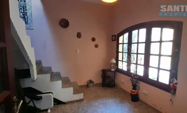 EXCELENTE CASA 4 AMBIENTES EN DOS PLANTAS - LOTE PROPIO - MORON SUR