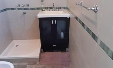 EXCELENTE CASA 4 AMBIENTES EN DOS PLANTAS - LOTE PROPIO - MORON SUR