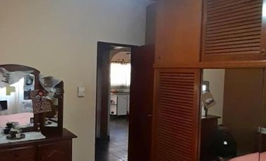 EXCELENTE CASA 4 AMBIENTES EN DOS PLANTAS - LOTE PROPIO - MORON SUR