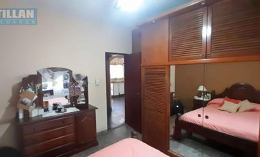 EXCELENTE CASA 4 AMBIENTES EN DOS PLANTAS - LOTE PROPIO - MORON SUR