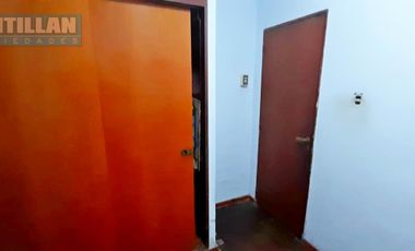 EXCELENTE CASA 4 AMBIENTES EN DOS PLANTAS - LOTE PROPIO - MORON SUR