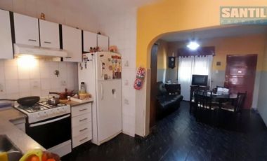 EXCELENTE CASA 4 AMBIENTES EN DOS PLANTAS - LOTE PROPIO - MORON SUR