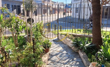 Venta Casa 3 Amb. Con Patio Y Terraza. Zona Villa Bonich