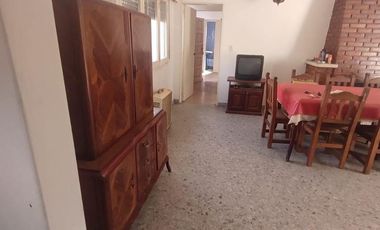 SE VENDE CASAQUINTA  SOBRE LOTE DE 3700M2 EN DIQUE LUJAN