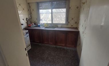 SE VENDE CASAQUINTA  SOBRE LOTE DE 3700M2 EN DIQUE LUJAN