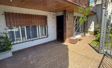 Venta Casa 3 Ambientes con Quincho y Jardín. Apta crédito. NUEVAS CONDICIONES