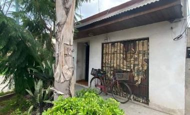 CASA AMERICANA CON DEPARTAMENTO AL FRENTE