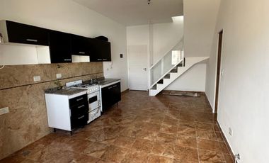 ALQUILER - DEPARTAMENTO 2 AMBIENTES EN DUPLEX CON PATIO