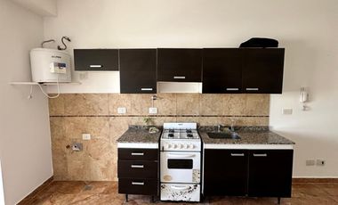 ALQUILER - DEPARTAMENTO 2 AMBIENTES EN DUPLEX CON PATIO