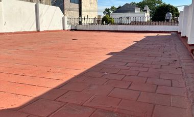 VENTA - CASA CON AMPLIO PARQUE - SOBRE LOTE DE 375 m2