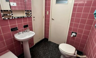 VENTA - CASA CON AMPLIO PARQUE - SOBRE LOTE DE 375 m2