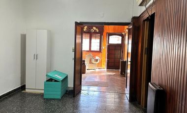 VENTA - CASA CON AMPLIO PARQUE - SOBRE LOTE DE 375 m2